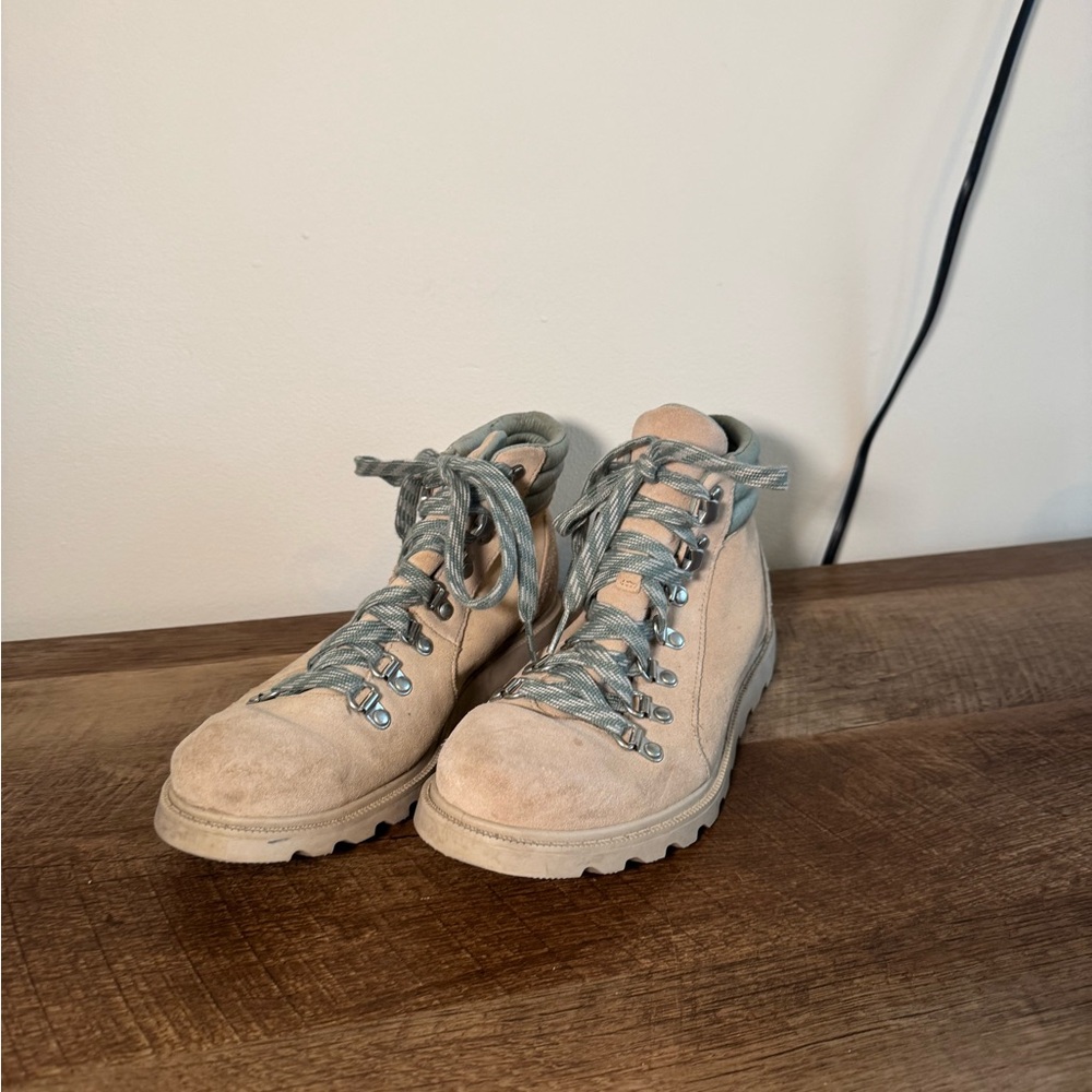 Sorel Beige Ankle Boots with Gray Laces